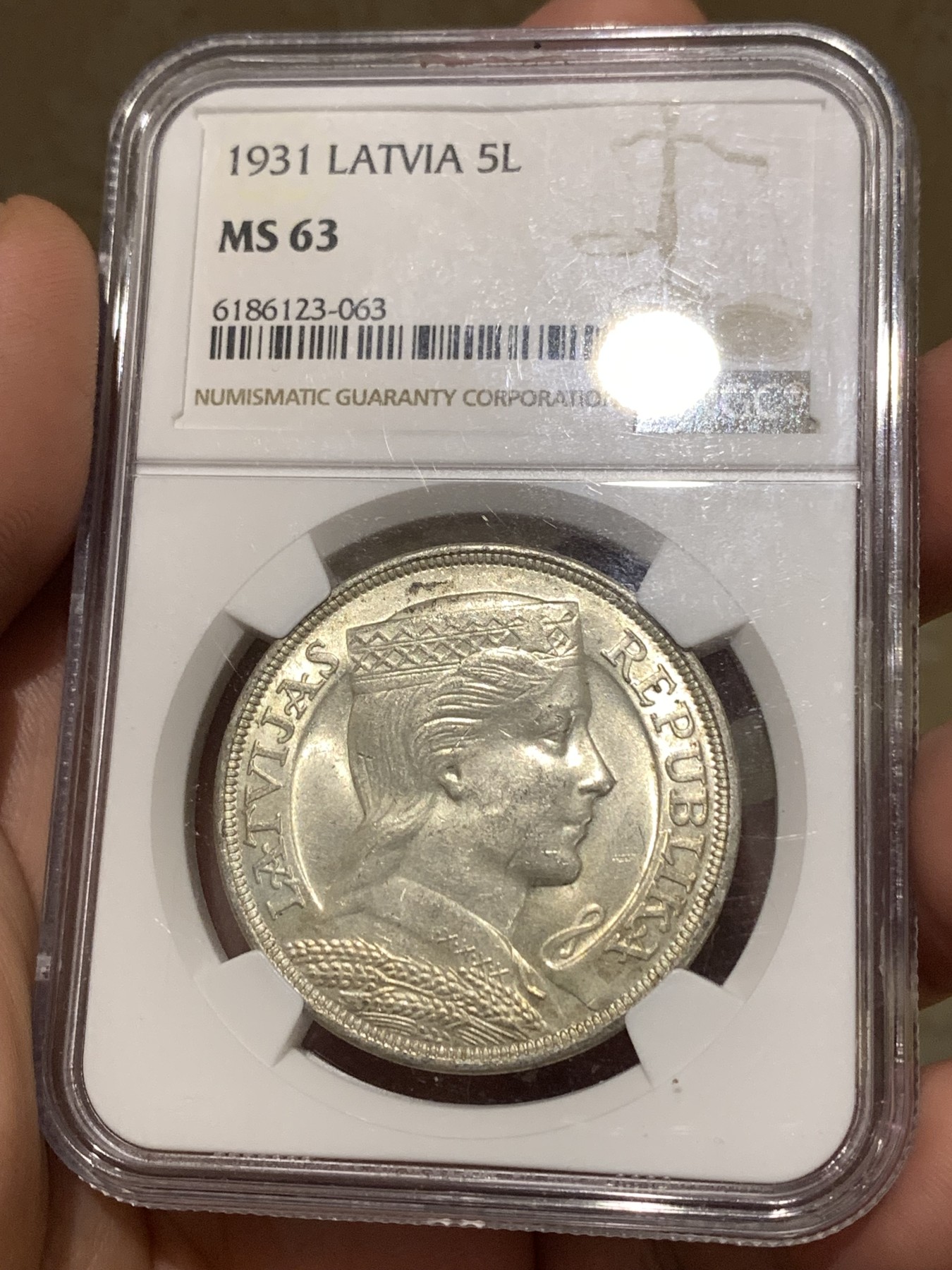 《竞宝斋》第180场-周日，周一2场 (全场包邮) NGC-MS63 1931拉脱维亚5拉特银币，拉脱维亚上MS63不易，BU级转光，未清洗卷拆品相，微微淡黄色包浆