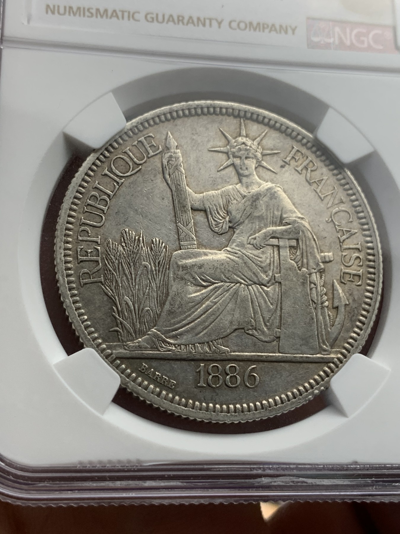 《竞宝斋》第180场-周日，周一2场 (全场包邮) NGC-AUD 法属坐洋 加重版 1886 1皮亚斯特银币 原味包浆