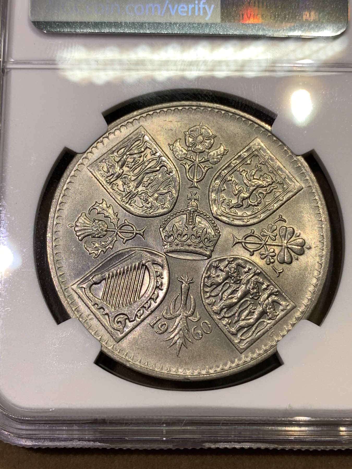 《竞宝斋》第180场-周日，周一2场 (全场包邮) NGC-MS63 英国1960伊丽莎白二世女王博览会纪念克朗，较少见品种，转光强烈，打制深峻，经典设计