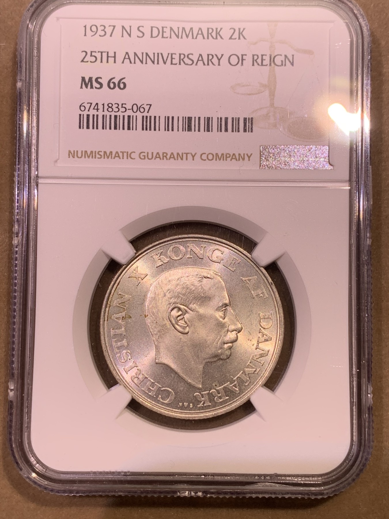 《竞宝斋》第180场-周日，周一2场 (全场包邮) NGC MS 66高分 丹麦1937年国王登基25周年2克朗银币 常见品种，上海n给66，说明币状态确实可以，分数一步到位