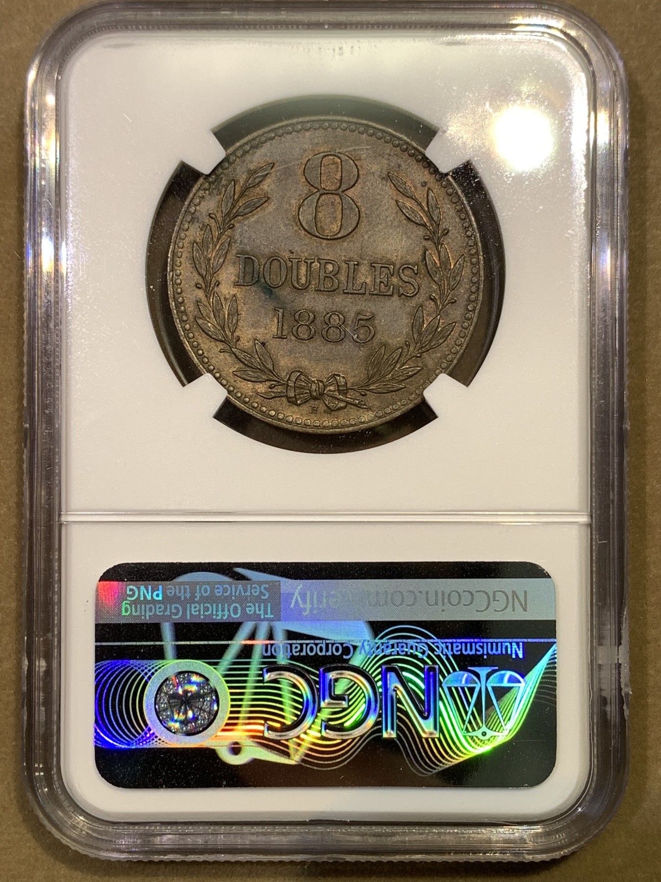 《竞宝斋》第180场-周日，周一2场 (全场包邮) NGC-UNC 1885H 英属根西8道布大铜币，细节极佳，三狮面部清晰可辨，殊为难得。上海NGC严评。