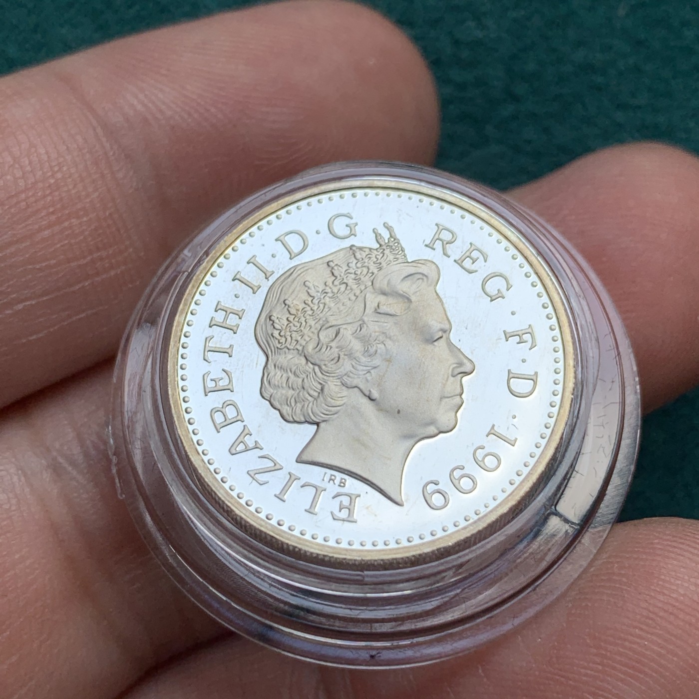 《竞宝斋》第180场-周日，周一2场 (全场包邮) 英国1999年1英镑银币 盒证齐全