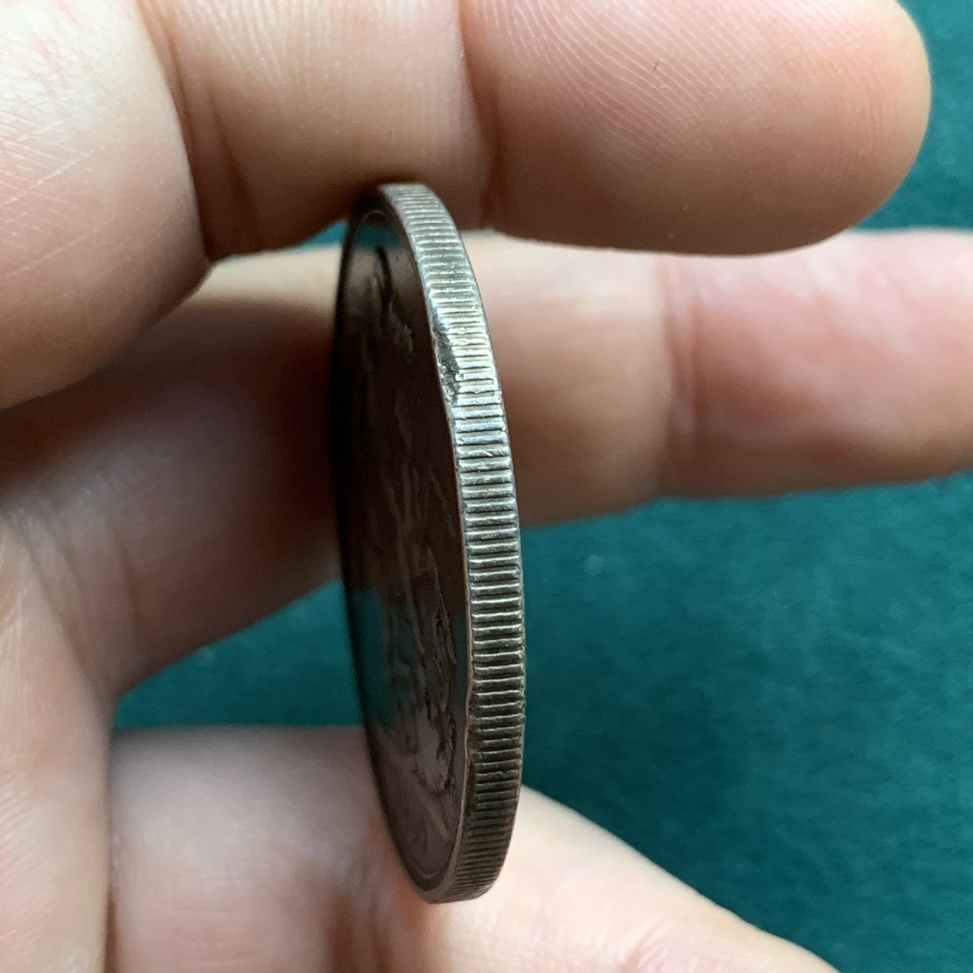 《竞宝斋》第180场-周日，周一2场 (全场包邮) 英国 1889年维多利亚高冠马剑克朗大银币，流通品相老包浆，味道舒服 细节见图