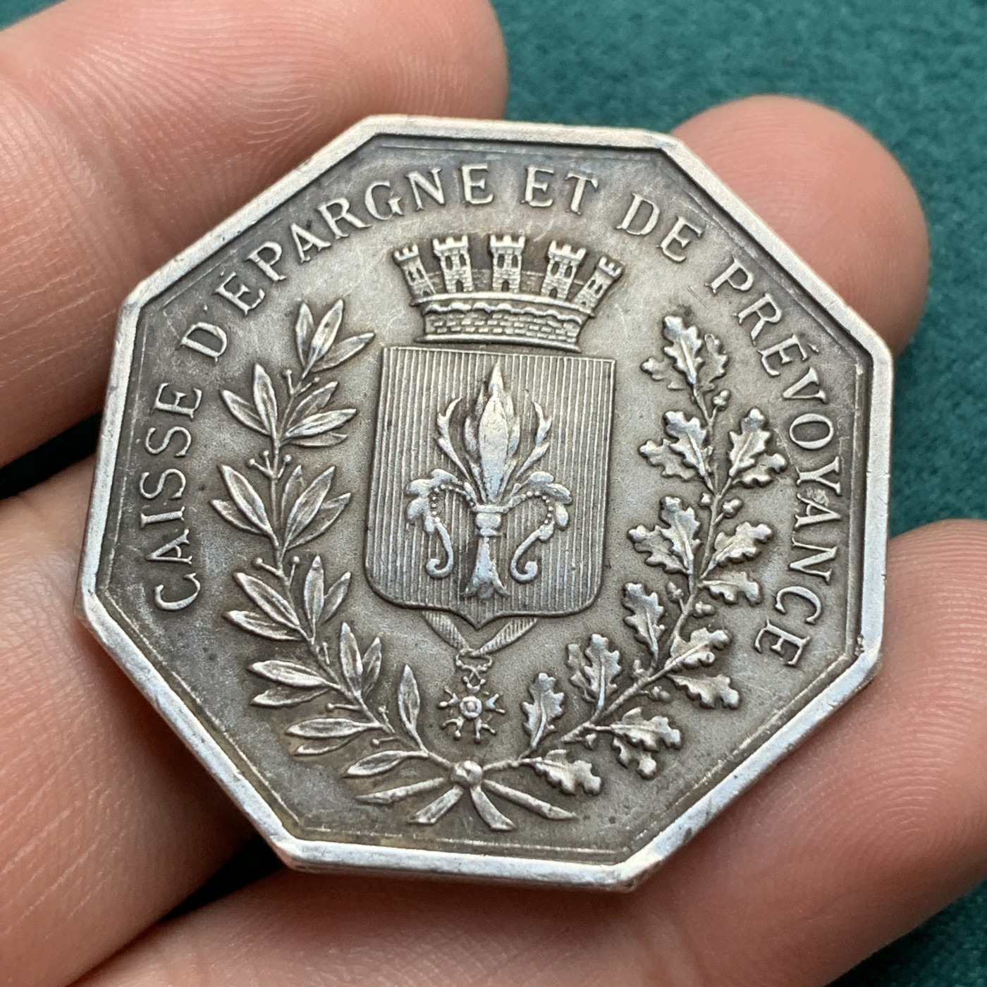 《竞宝斋》第180场-周日，周一2场 (全场包邮) 法国1880-1898年里尔银行八角银质代币19g 36.4mm 大尺寸 丰饶角银标