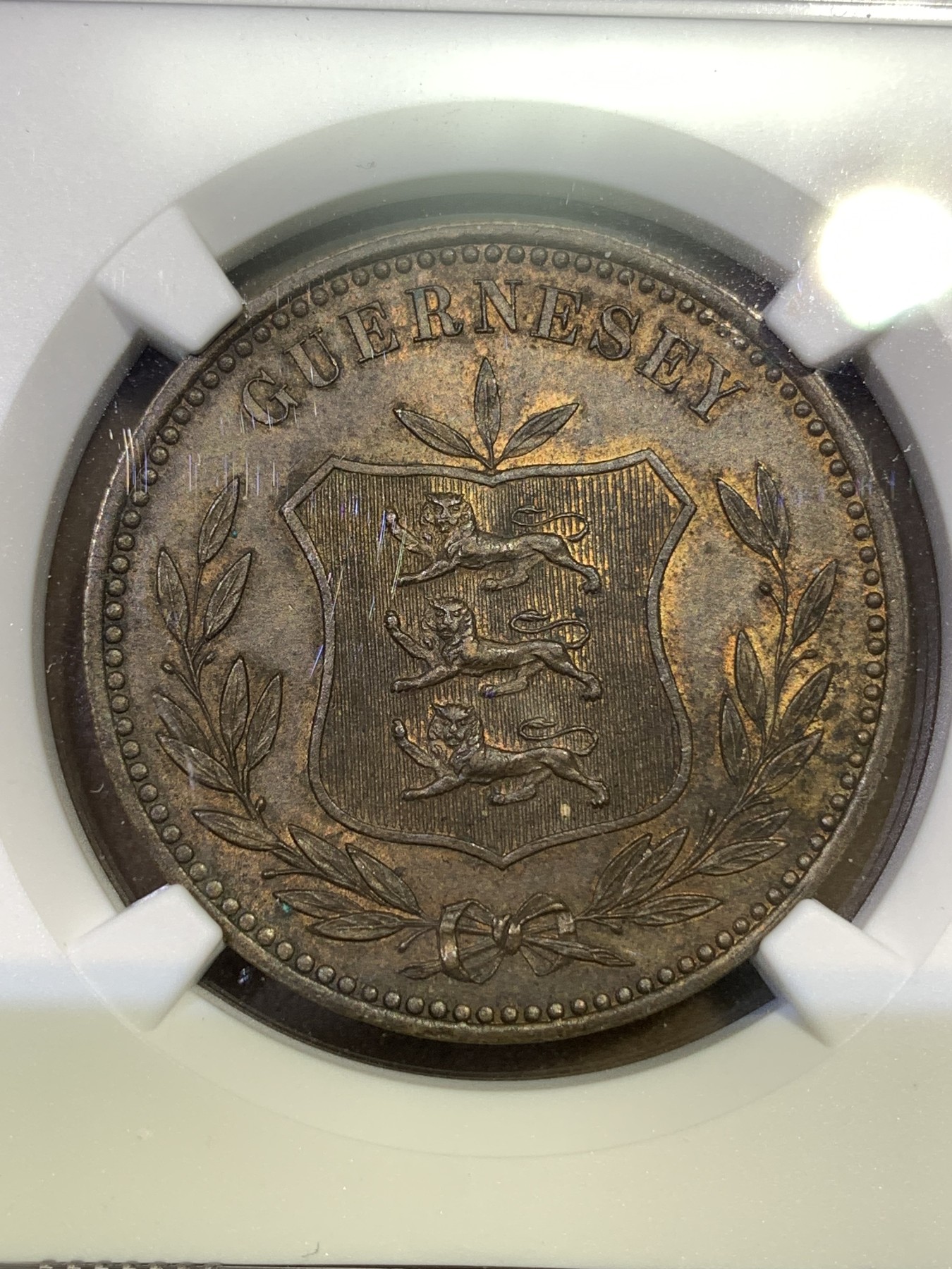 《竞宝斋》第180场-周日，周一2场 (全场包邮) NGC-UNC 1885H 英属根西8道布大铜币，细节极佳，三狮面部清晰可辨，殊为难得。上海NGC严评。