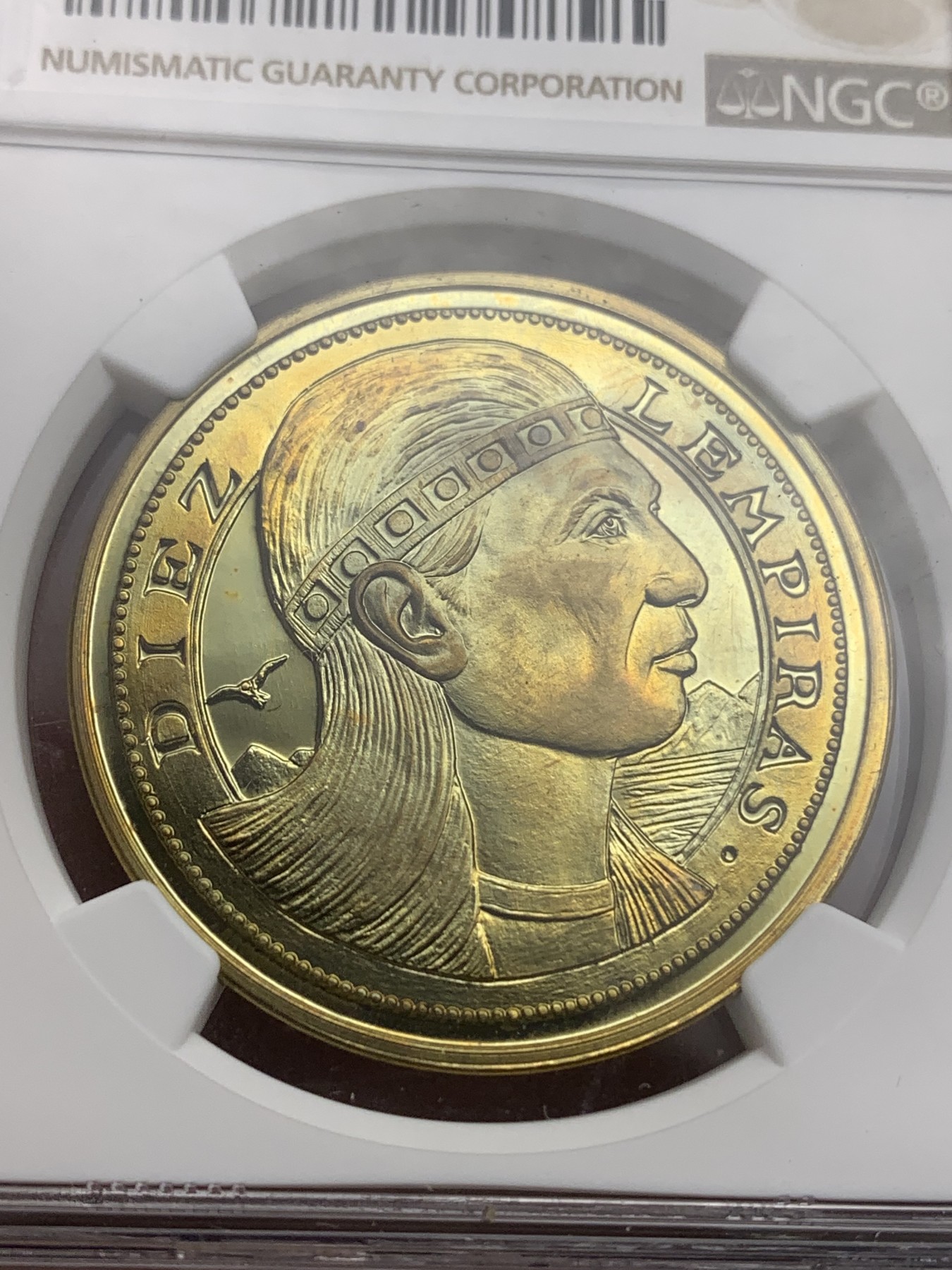 《竞宝斋》第180场-周日，周一2场 (全场包邮) NGC-PF68 CAMEO 1995年洪都拉斯10伦皮拉精制大铜币，铸量仅150枚，见于珍稀币目录。大尺寸铜币，背面景物刻画细致入微，工艺精湛。