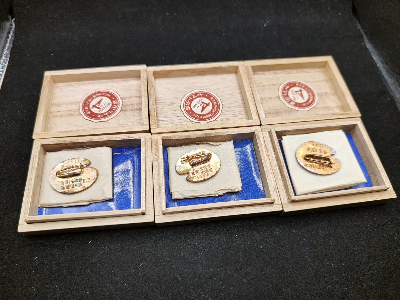 全场0元起拍 第72期 咸鱼国勋章拍卖专场 7月12日（周三）下午6：00开始 日本水绘展珐琅章三个