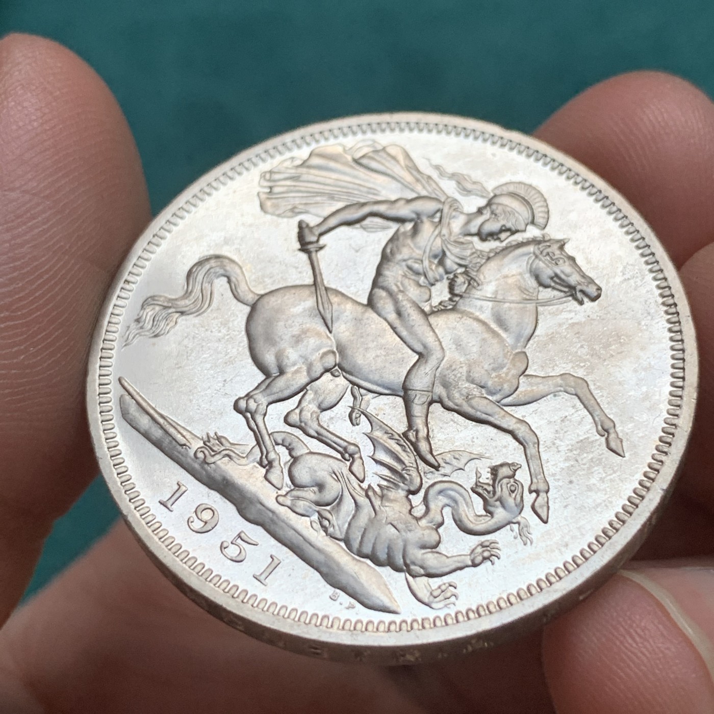 《竞宝斋》第180场-周日，周一2场 (全场包邮) 英国 最后的 镍马剑 1951 带红盒证书 细节见图