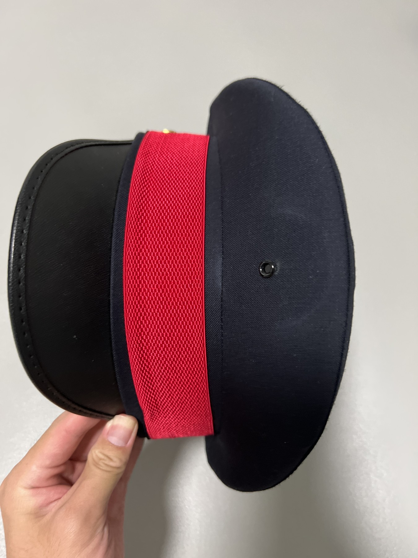 第一次麦稀奇拍卖 废旧铁路大檐帽