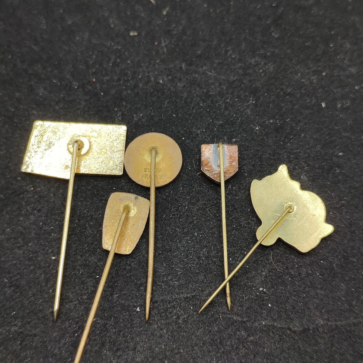 全场0元起拍 第72期 咸鱼国勋章拍卖专场 7月12日（周三）下午6：00开始 社会主义徽章五个