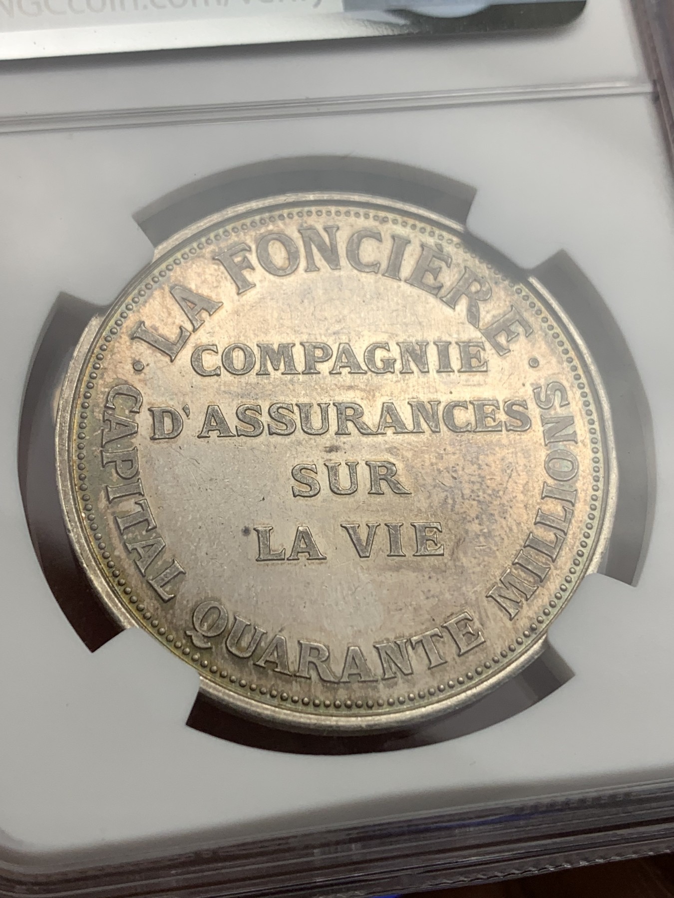 《竞宝斋》第180场-周日，周一2场 (全场包邮) NGC MS61法国保险公司女神银章直径:37mm重量:22.68g 边铭:丰饶角+银标章面有点镜面效果，女神细节漂亮