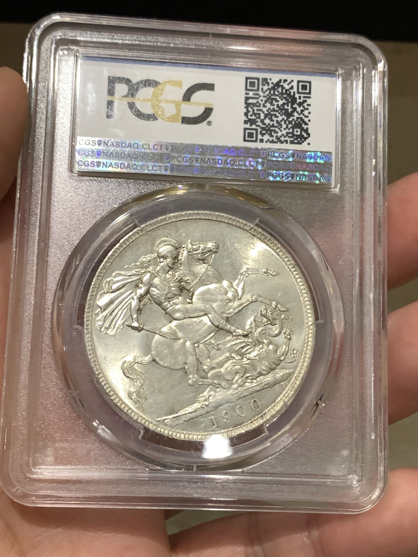 《竞宝斋》第180场-周日，周一2场 (全场包邮) PCGS-MS63＋ 英国维多利亚 1900 LXIV版披纱马剑 P盒63分给个＋号明显是在压分 高分难得 现在送P时间长 好东西不要错过