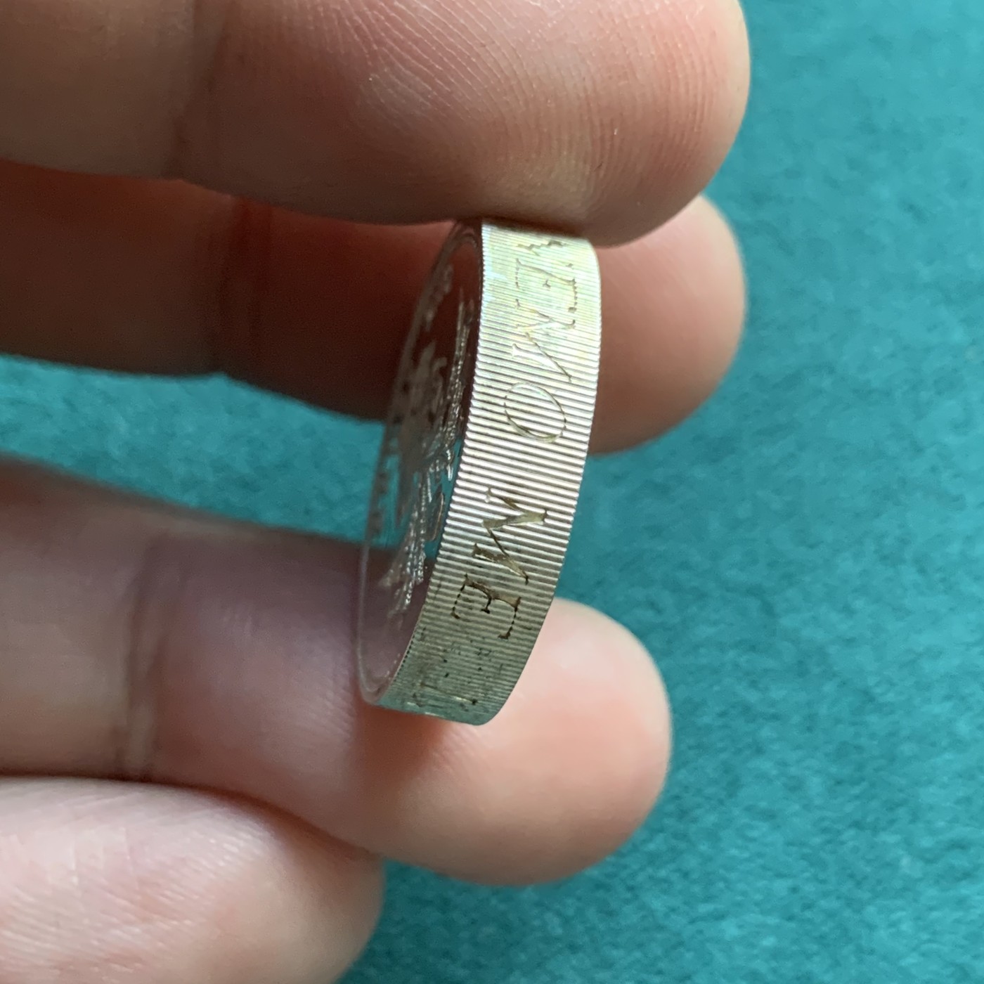 《竞宝斋》第180场-周日，周一2场 (全场包邮) 英国1989年1英镑银币 19克加厚版 盒证齐全