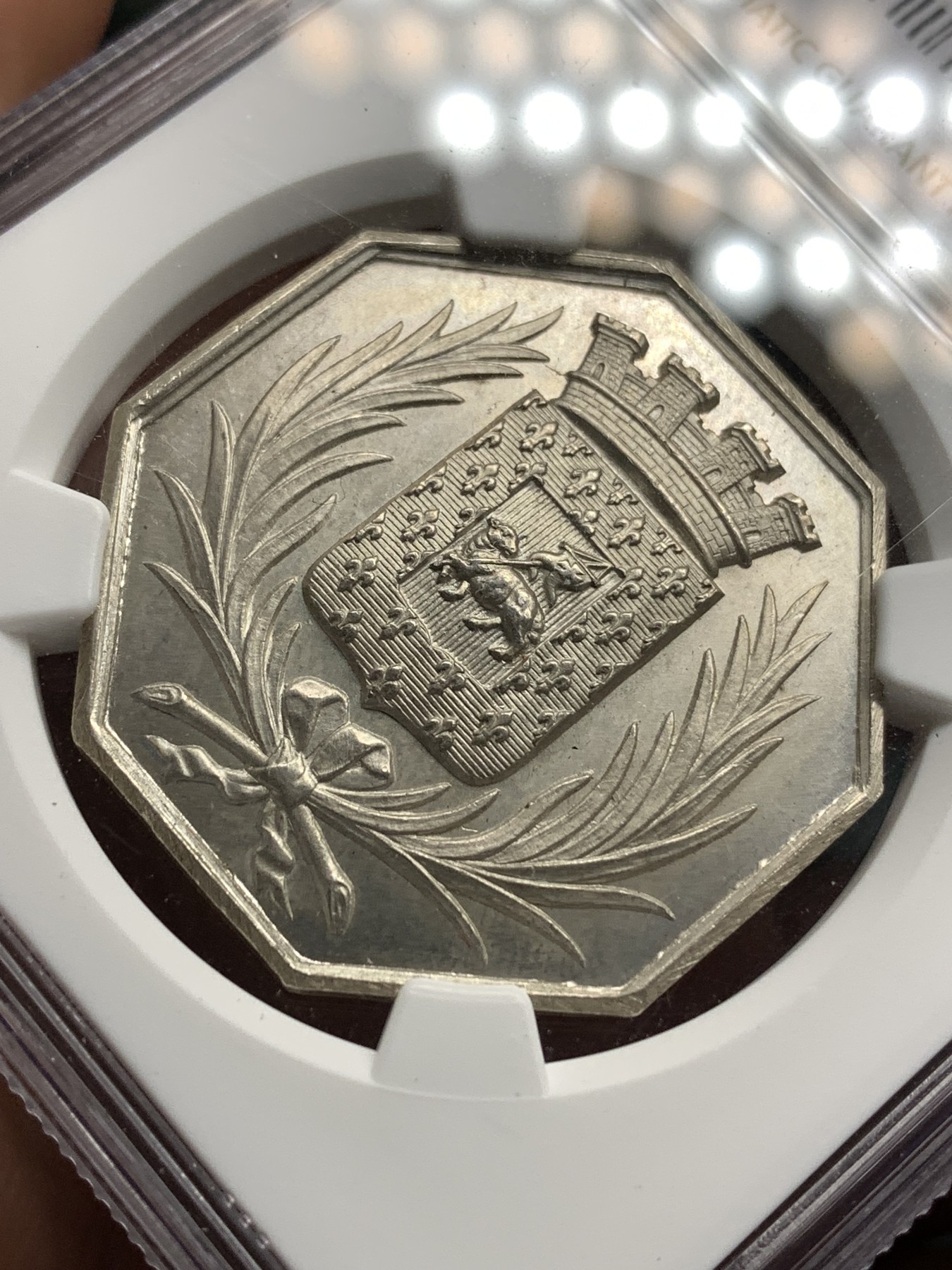 《竞宝斋》第180场-周日，周一2场 (全场包邮) NGC MS63 法国1834年卡卡西松储蓄银行八角银章 大规格 少见品种