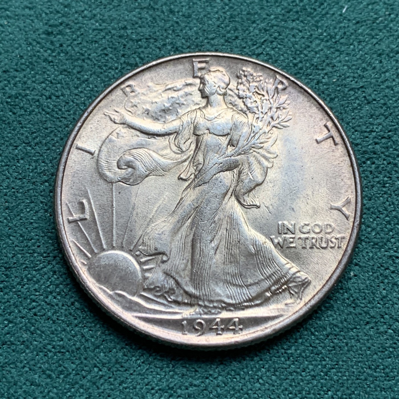 《竞宝斋》第180场-周日，周一2场 (全场包邮) 美国 1944年半美元 银币 行走女神 淡彩包浆 状态不错
