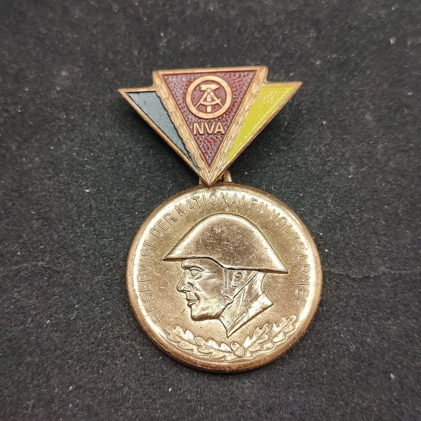 全场0元起拍 第72期 咸鱼国勋章拍卖专场 7月12日（周三）下午6：00开始 东德预备役证章 无损