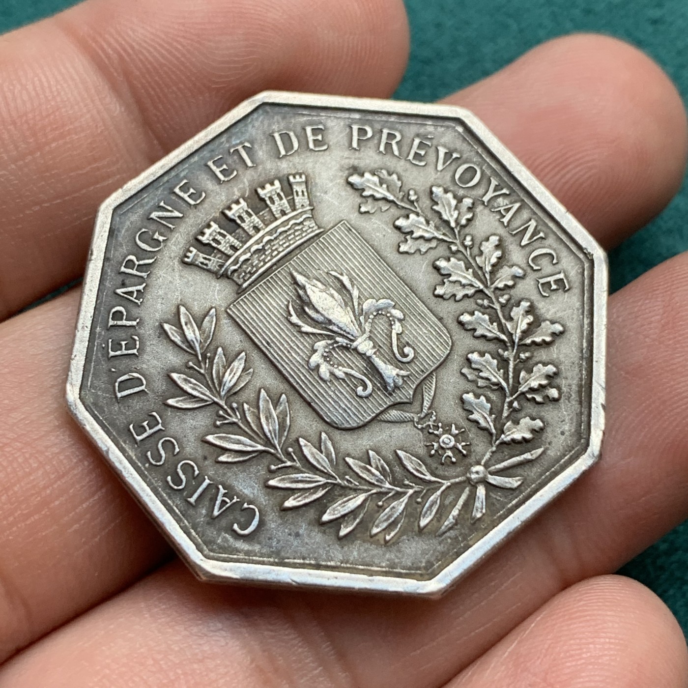 《竞宝斋》第180场-周日，周一2场 (全场包邮) 法国1880-1898年里尔银行八角银质代币19g 36.4mm 大尺寸 丰饶角银标