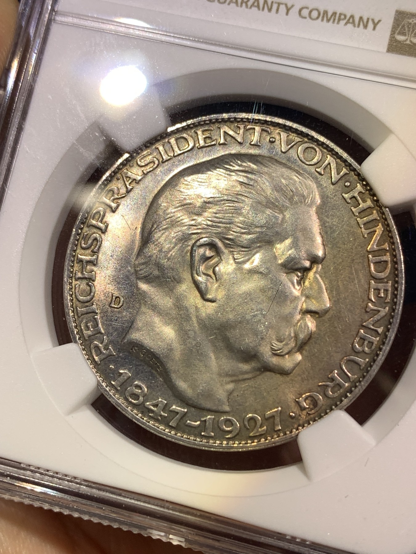 《竞宝斋》第180场-周日，周一2场 (全场包邮) NGC-MS63 德国 1927D年 兴登堡80大寿银币蓝紫彩镜面光 5马克币型章 哥茨作品