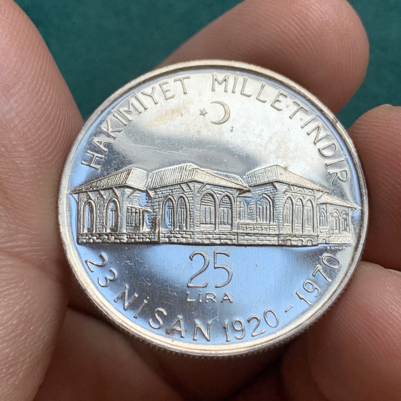 《竞宝斋》第180场-周日，周一2场 (全场包邮) 土耳其历史人物大钱包精制银币4枚，土耳其第一版纪念银币，主题鲜明，制作精美。分别为1960年土耳其国父凯末尔10里拉，1970年土耳其大国民议会25里拉，1971年土耳其苏丹阿尔帕斯朗50里拉，1972年土耳其民族解放战争50里拉。