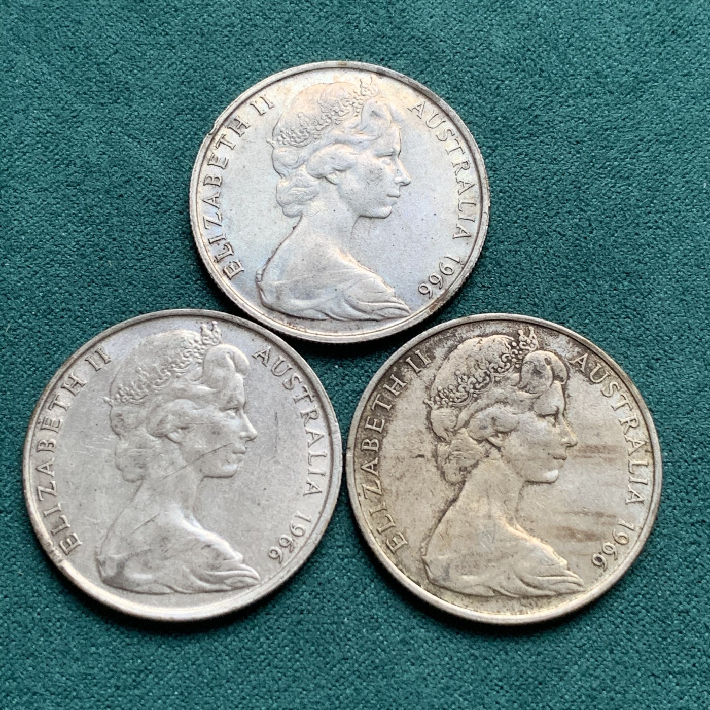 《竞宝斋》第180场-周日，周一2场 (全场包邮) 澳大利亚1966年伊丽莎白二世50分银币3枚一组