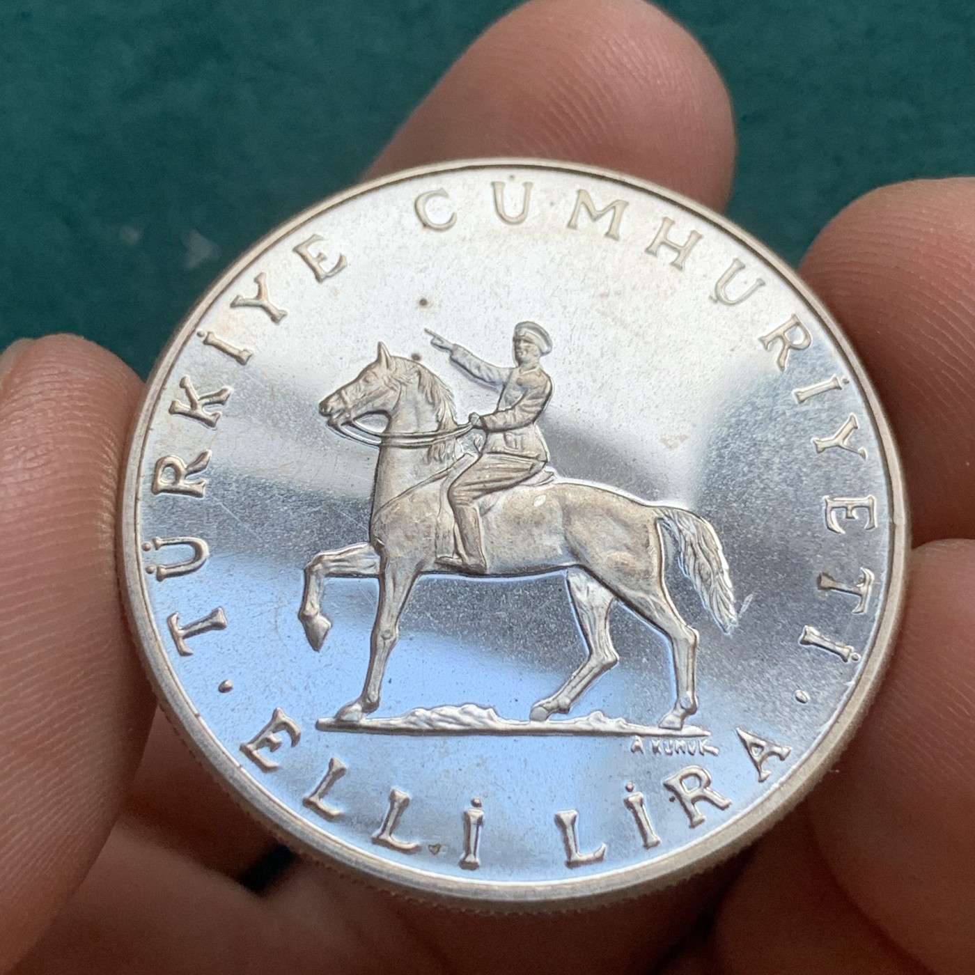 《竞宝斋》第180场-周日，周一2场 (全场包邮) 土耳其历史人物大钱包精制银币4枚，土耳其第一版纪念银币，主题鲜明，制作精美。分别为1960年土耳其国父凯末尔10里拉，1970年土耳其大国民议会25里拉，1971年土耳其苏丹阿尔帕斯朗50里拉，1972年土耳其民族解放战争50里拉。