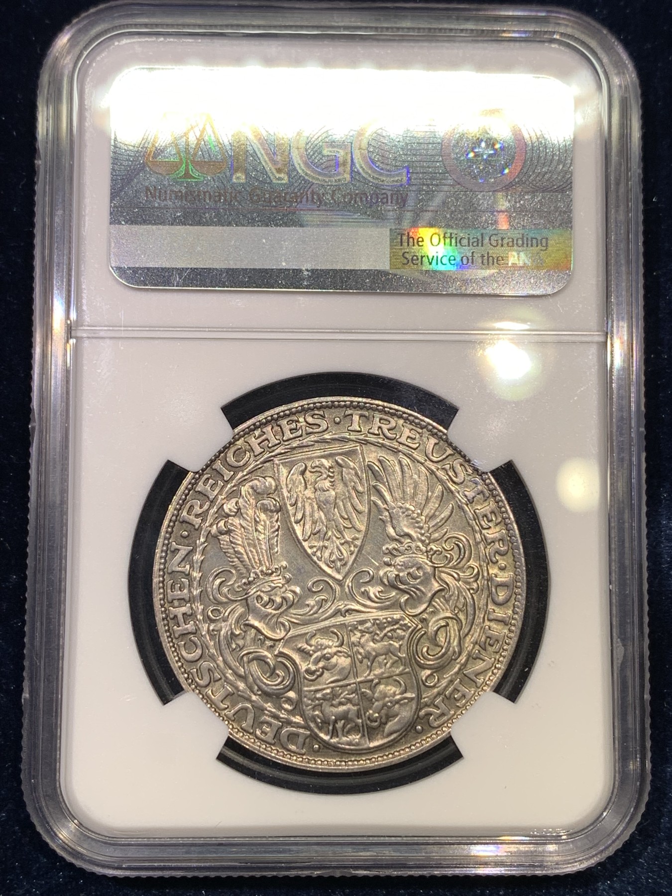 《竞宝斋》第180场-周日，周一2场 (全场包邮) NGC-MS63 德国 1927D年 兴登堡80大寿银币蓝紫彩镜面光 5马克币型章 哥茨作品