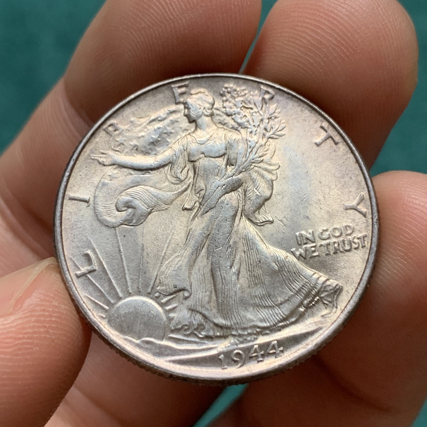 《竞宝斋》第180场-周日，周一2场 (全场包邮) 美国 1944年半美元 银币 行走女神 淡彩包浆 状态不错