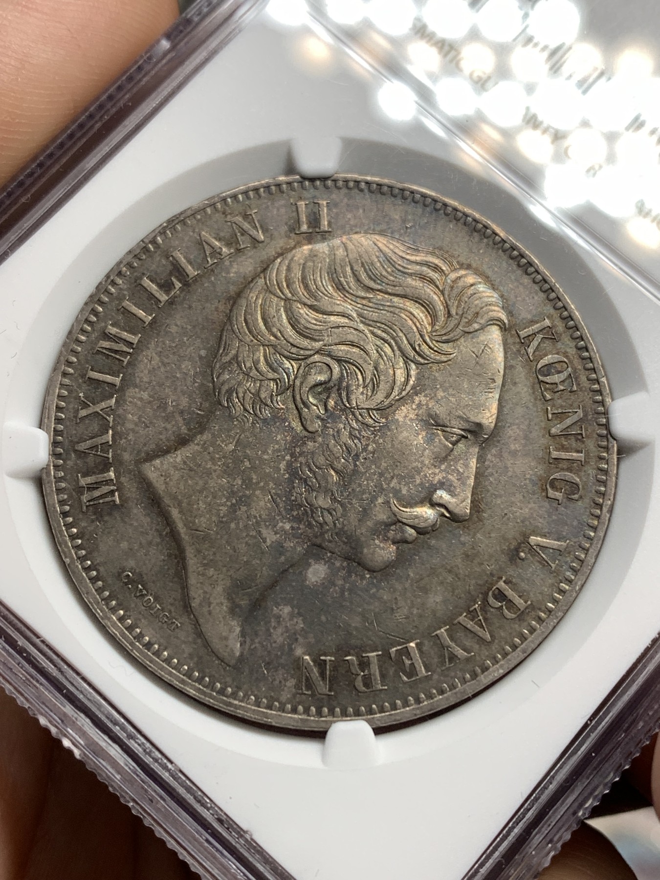 《竞宝斋》第180场-周日，周一2场 (全场包邮) NGC-AU55 1851年德国巴伐利亚双师2泰勒银币，原味包浆。