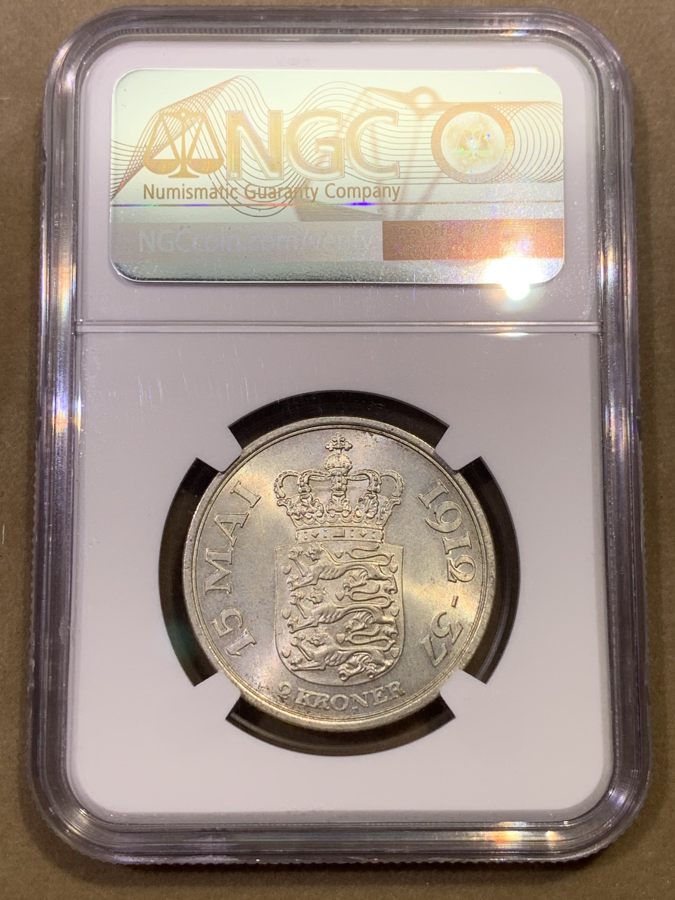 《竞宝斋》第180场-周日，周一2场 (全场包邮) NGC MS 66高分 丹麦1937年国王登基25周年2克朗银币 常见品种，上海n给66，说明币状态确实可以，分数一步到位