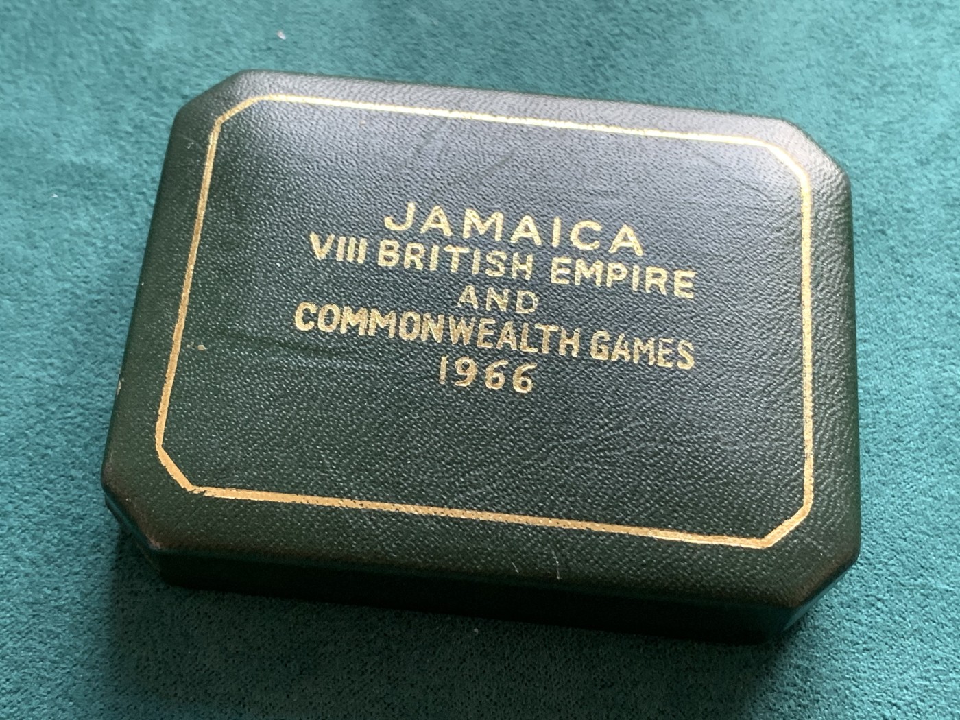 《竞宝斋》第180场-周日，周一2场 (全场包邮) 牙买加1966年5先令英联邦运动会克朗型精制纪念币 原盒