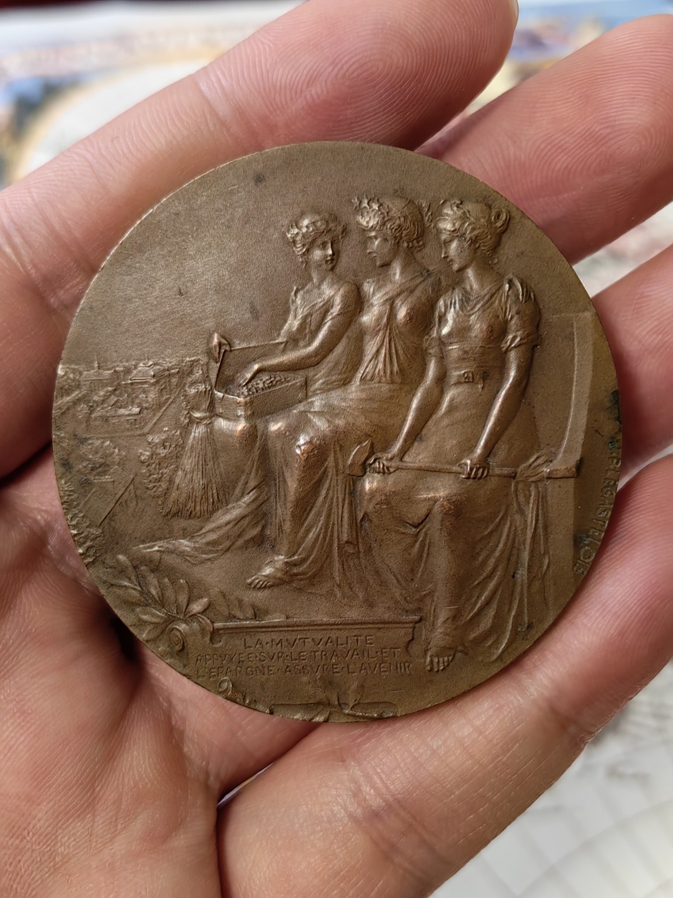 橡树集藏-006场 海纳百川 法国互助三女神艺术铜章    直径：50mm  重量：59.92gr  边铭：丰饶角加铜标