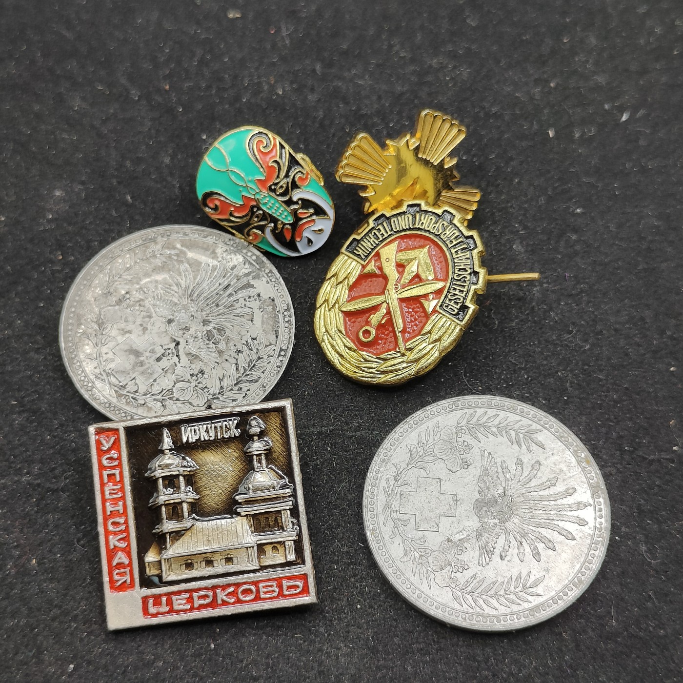 全场0元起拍 第72期 咸鱼国勋章拍卖专场 7月12日（周三）下午6：00开始 徽章一组6个