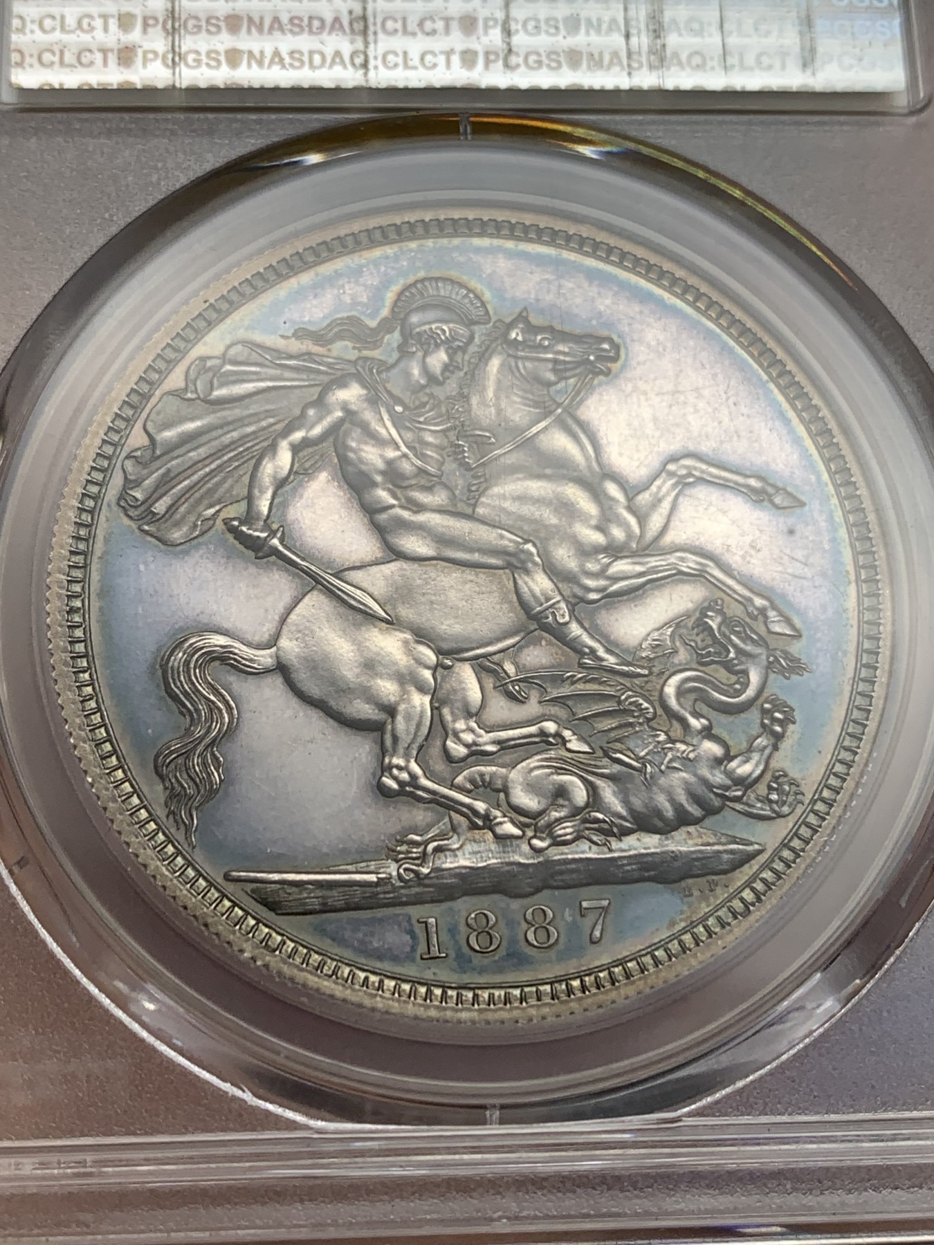 《竞宝斋》第180场-周日，周一2场 (全场包邮) PCGS PR62CAM 英国1887年 维多利亚女王 高冠马剑 一克朗银币 近乎完美的包浆 剑锋胸肌都没有磨损 低评品种