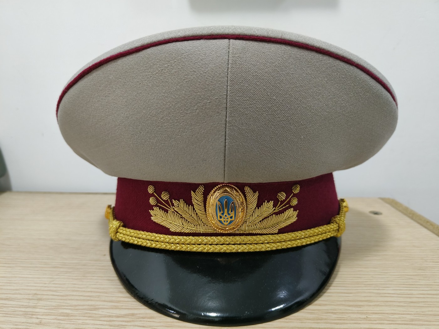 全场0元起拍 第72期 咸鱼国勋章拍卖专场 7月12日（周三）下午6：00开始 乌克兰95条例 将官灰色出行礼服大檐帽 57cm