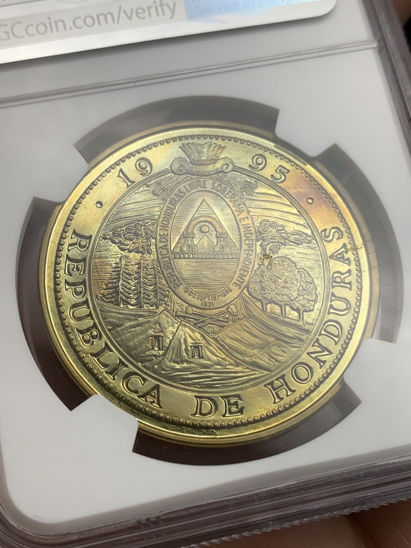 《竞宝斋》第180场-周日，周一2场 (全场包邮) NGC-PF68 CAMEO 1995年洪都拉斯10伦皮拉精制大铜币，铸量仅150枚，见于珍稀币目录。大尺寸铜币，背面景物刻画细致入微，工艺精湛。