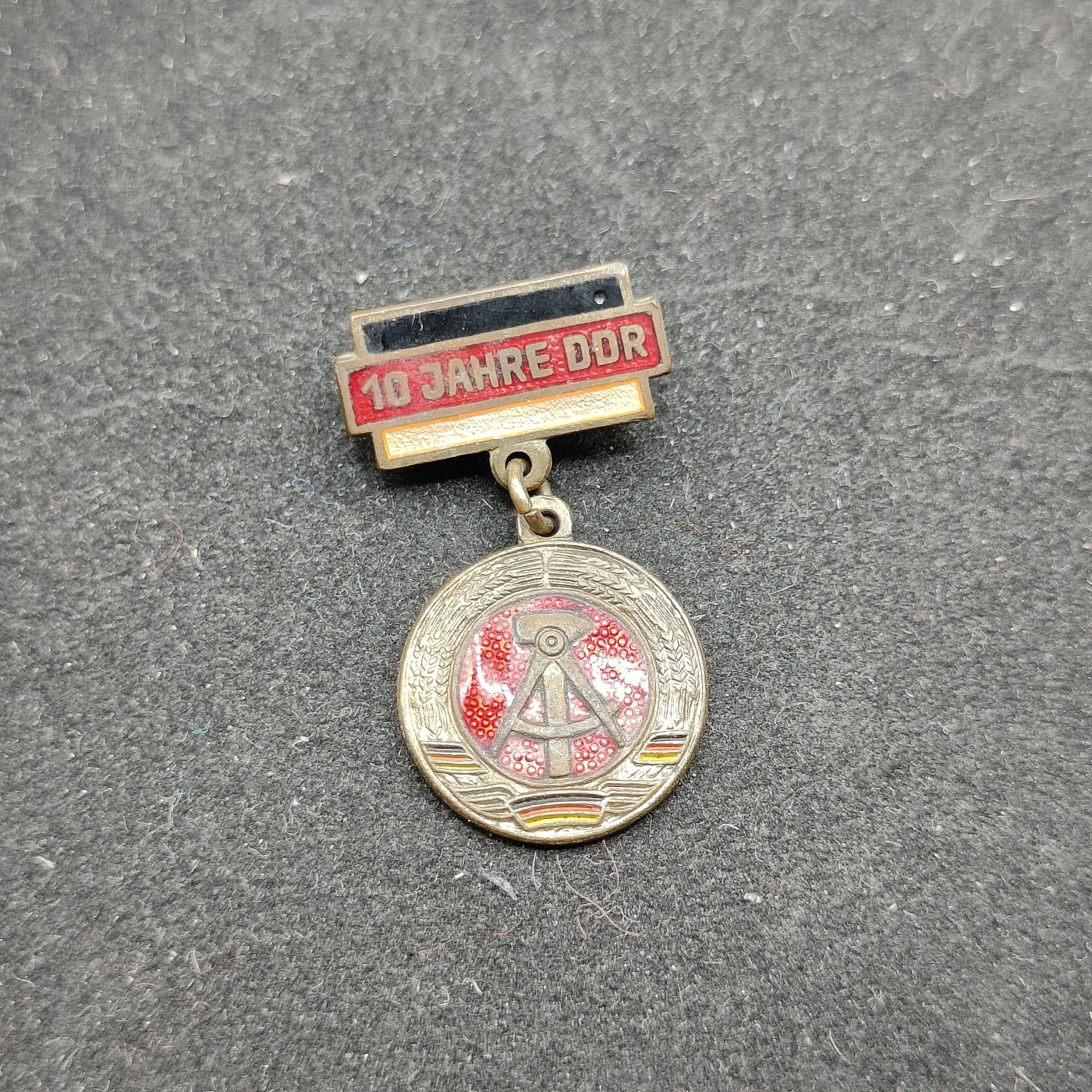 全场0元起拍 第72期 咸鱼国勋章拍卖专场 7月12日（周三）下午6：00开始 稀有 东德建国十周年纪念珐琅章