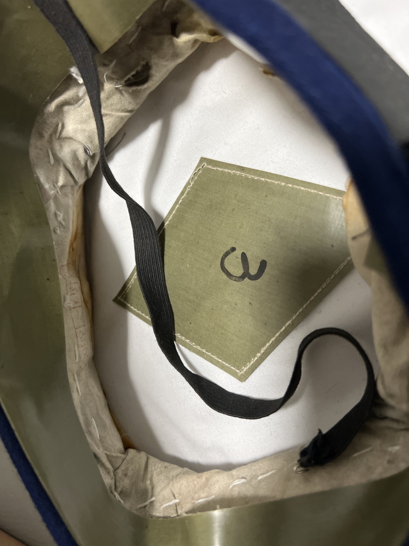 第一次麦稀奇拍卖 74式水兵帽 3号58-56可戴 帽体有损后修复 挂钩完好 帽内钢丝圈缺失