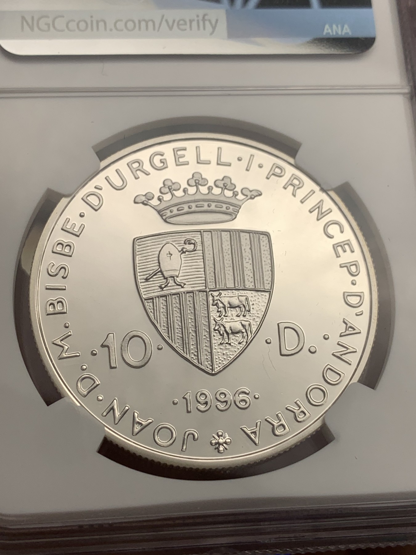 《竞宝斋》第180场-周日，周一2场 (全场包邮) NGC 冠军分PF 69uc 安道尔1996年动物系列10第纳尔大银币 裸币都200+了，冠军分一步到位