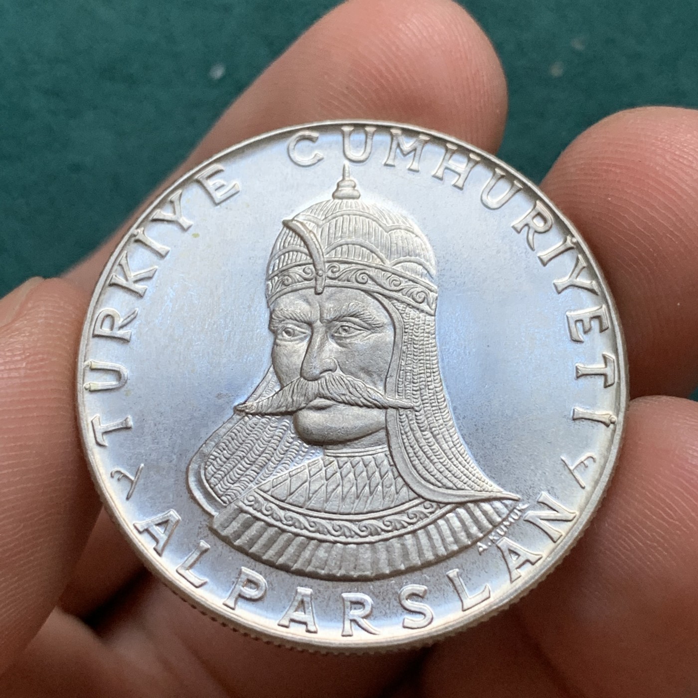 《竞宝斋》第180场-周日，周一2场 (全场包邮) 土耳其历史人物大钱包精制银币4枚，土耳其第一版纪念银币，主题鲜明，制作精美。分别为1960年土耳其国父凯末尔10里拉，1970年土耳其大国民议会25里拉，1971年土耳其苏丹阿尔帕斯朗50里拉，1972年土耳其民族解放战争50里拉。