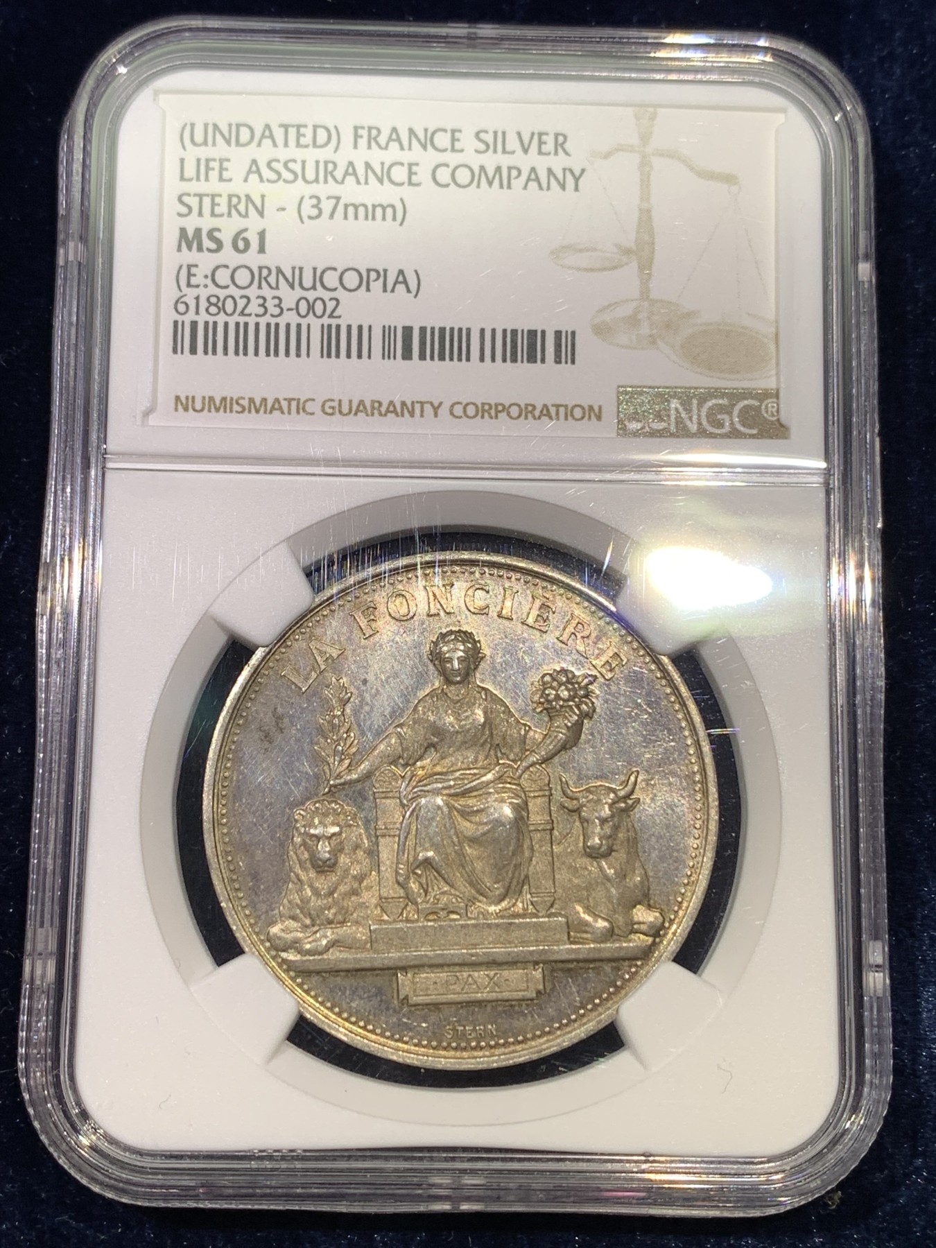 《竞宝斋》第180场-周日，周一2场 (全场包邮) NGC MS61法国保险公司女神银章直径:37mm重量:22.68g 边铭:丰饶角+银标章面有点镜面效果，女神细节漂亮