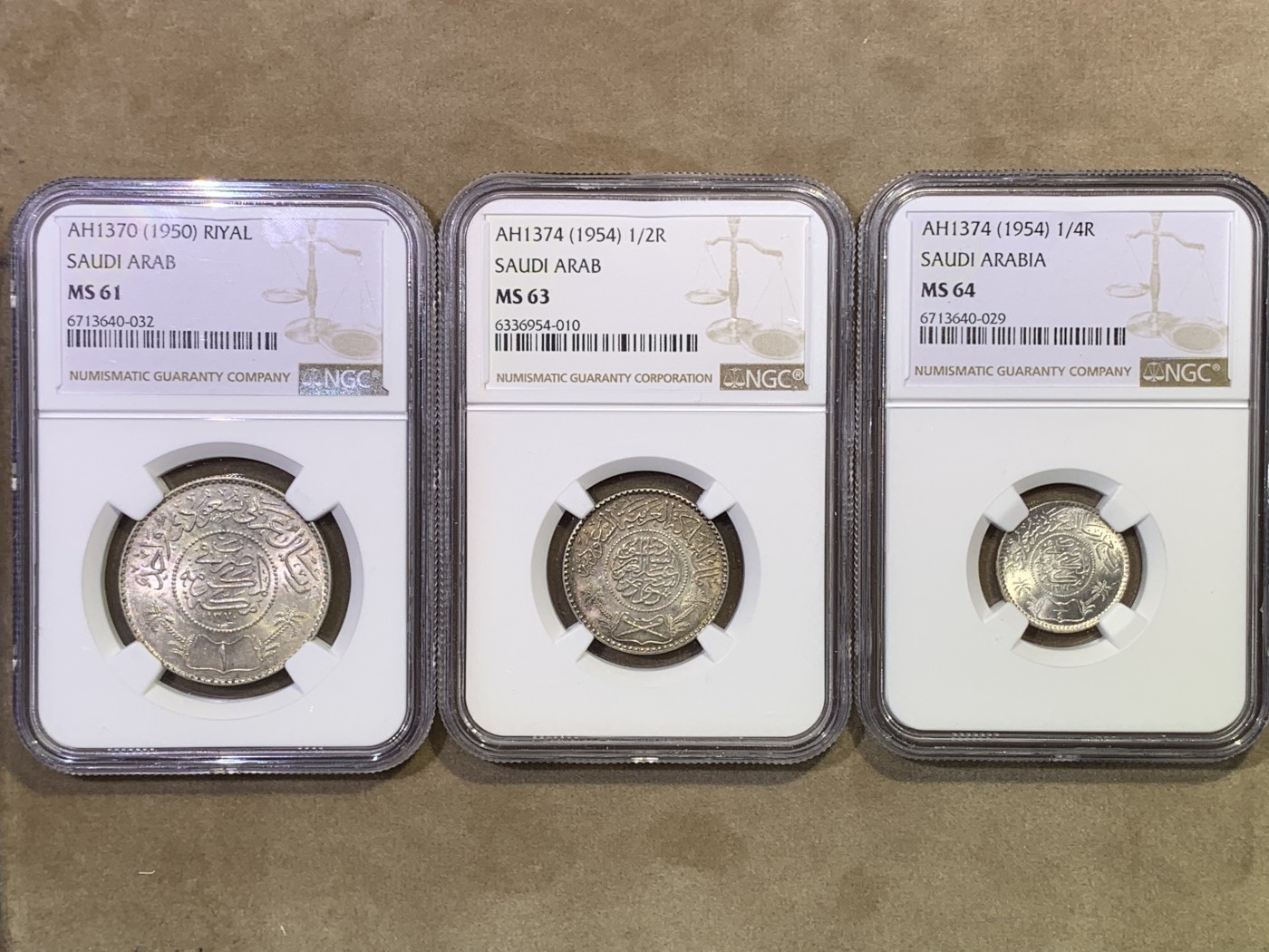 《竞宝斋》第180场-周日，周一2场 (全场包邮) NGC MS 61-64 沙特阿拉伯50年代1/4，1/2，1里亚尔银币3枚套币，分数低评，状态很好，特别是1里亚尔，状态和分数严重不匹配