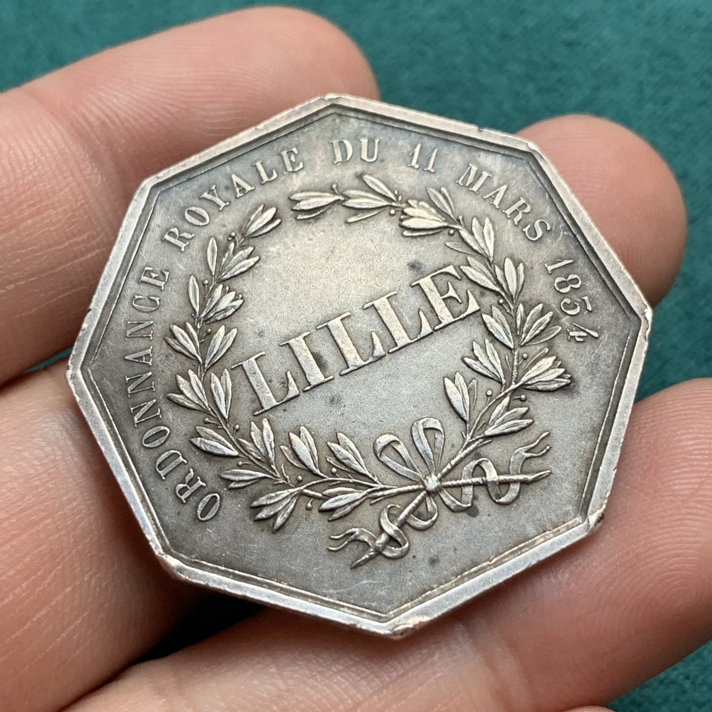 《竞宝斋》第180场-周日，周一2场 (全场包邮) 法国1880-1898年里尔银行八角银质代币19g 36.4mm 大尺寸 丰饶角银标