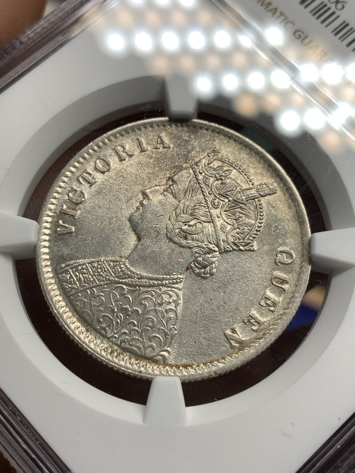 《竞宝斋》第180场-周日，周一2场 (全场包邮) NGC-AU58 1862C英属印度维多利亚1卢比银币