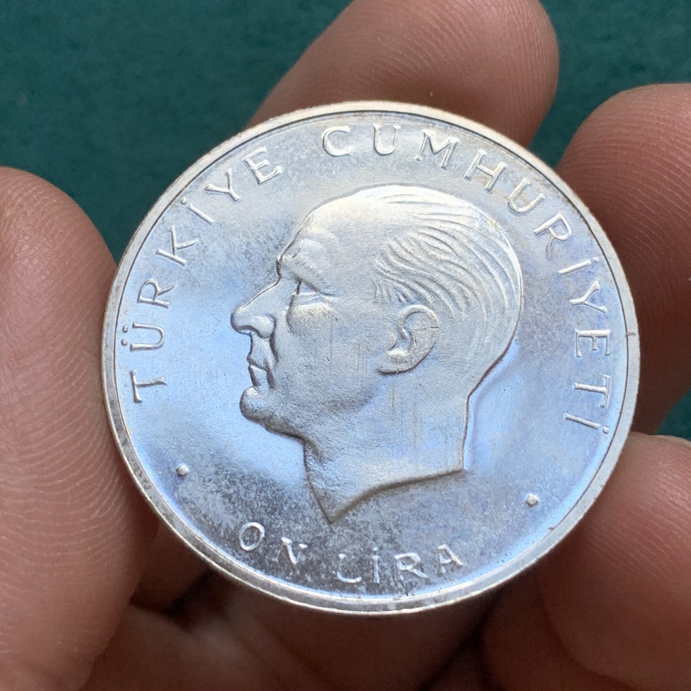 《竞宝斋》第180场-周日，周一2场 (全场包邮) 土耳其历史人物大钱包精制银币4枚，土耳其第一版纪念银币，主题鲜明，制作精美。分别为1960年土耳其国父凯末尔10里拉，1970年土耳其大国民议会25里拉，1971年土耳其苏丹阿尔帕斯朗50里拉，1972年土耳其民族解放战争50里拉。