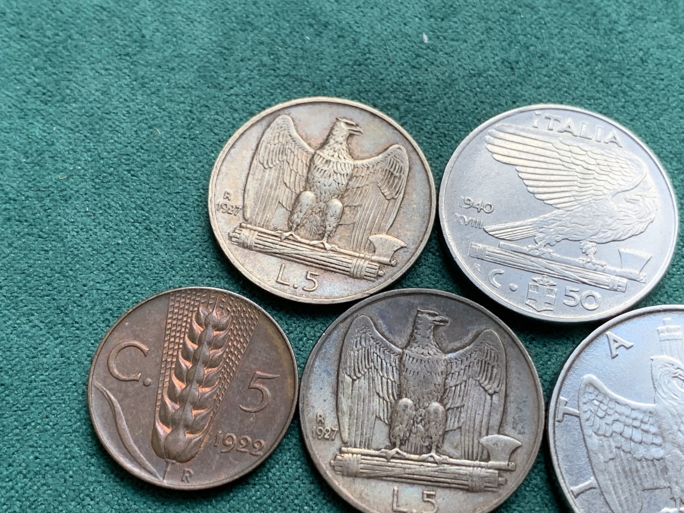 《竞宝斋》第180场-周日，周一2场 (全场包邮) 意大利钱币一组，含1927年5里拉835高银币两枚+1922年5分+1940里拉+1940年50分，高品相，原始状态老包浆，传世味道一流