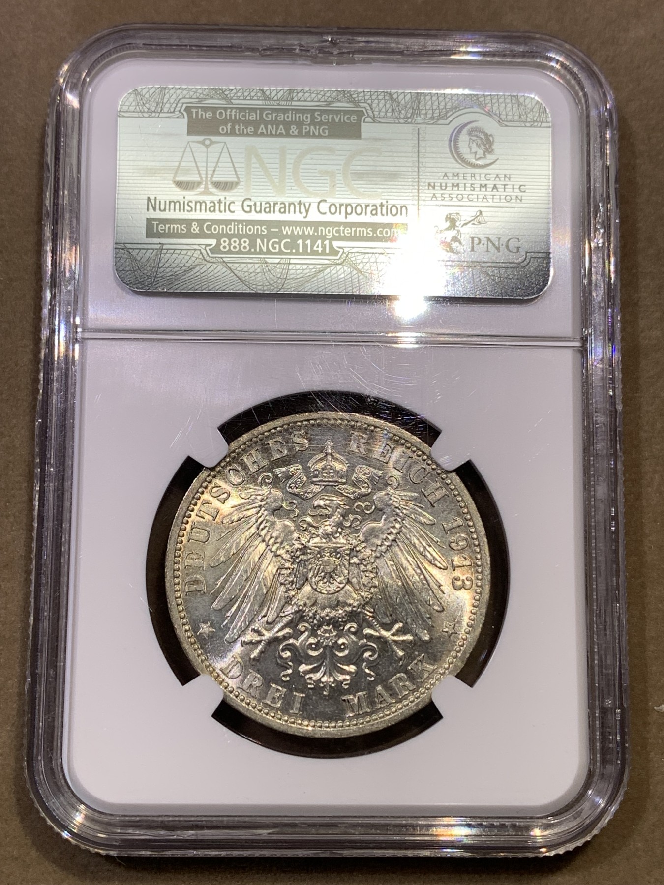 《竞宝斋》第180场-周日，周一2场 (全场包邮) NGC-MS63 1913年 德国 普鲁士威廉二世戎装3马克，顶级车轮光。状态极佳，不输64的状态，老盒严评。