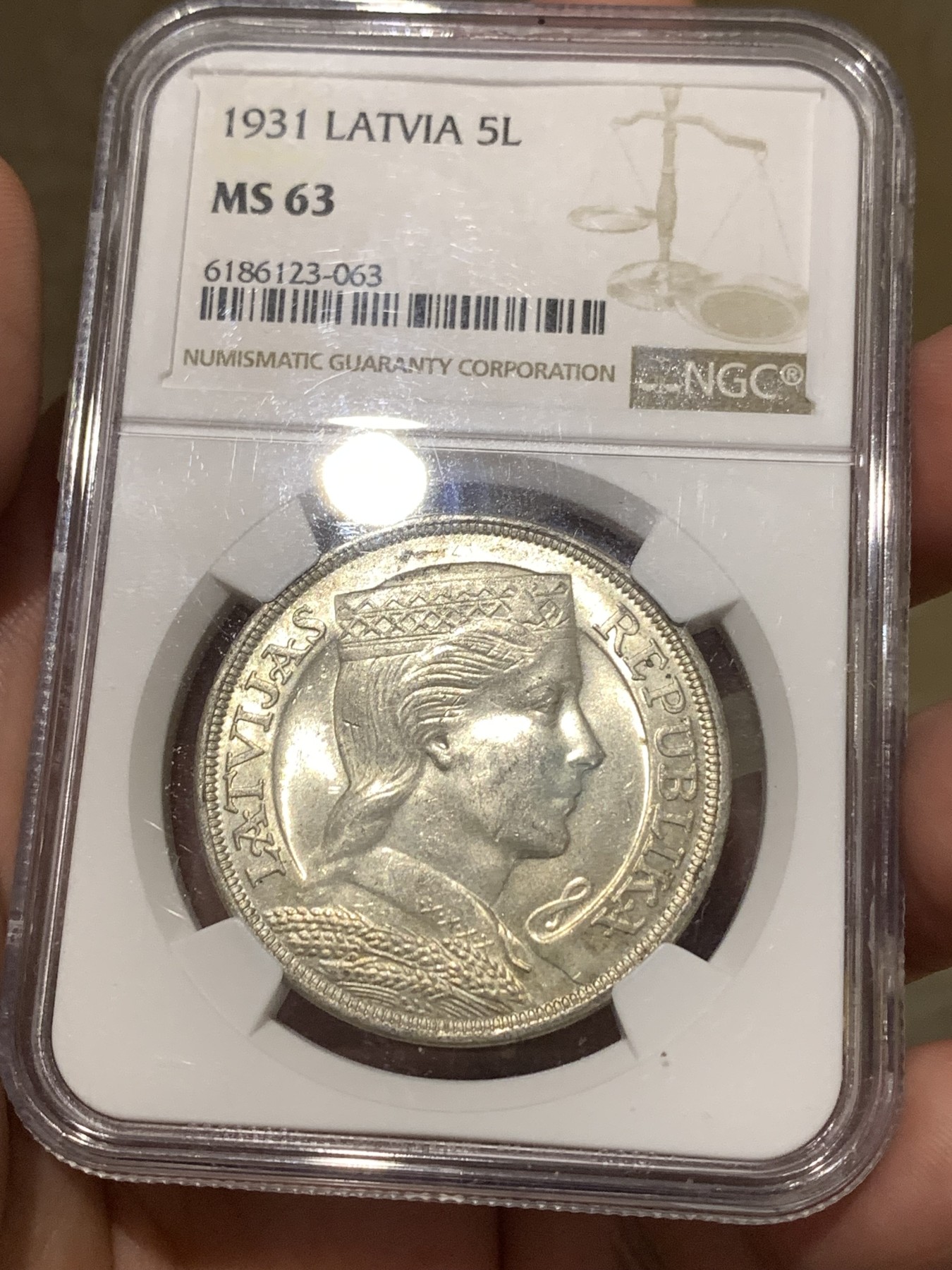 《竞宝斋》第180场-周日，周一2场 (全场包邮) NGC-MS63 1931拉脱维亚5拉特银币，拉脱维亚上MS63不易，BU级转光，未清洗卷拆品相，微微淡黄色包浆