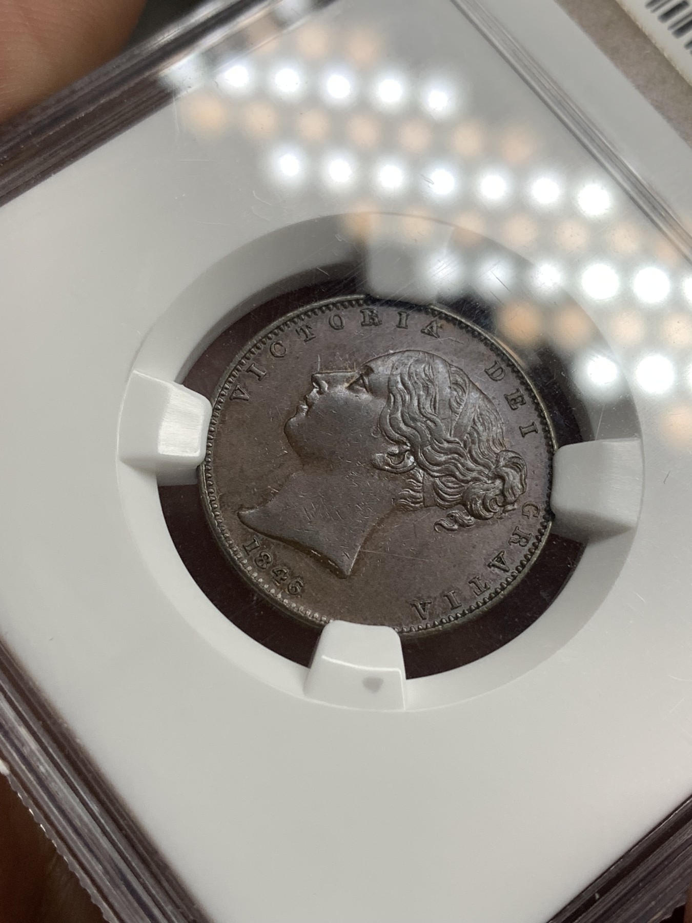 《竞宝斋》第180场-周日，周一2场 (全场包邮) NGC AU58BN 英国 1846年 早期小维 1/4便士=1法新 铜币 巧克力包浆 难得状态