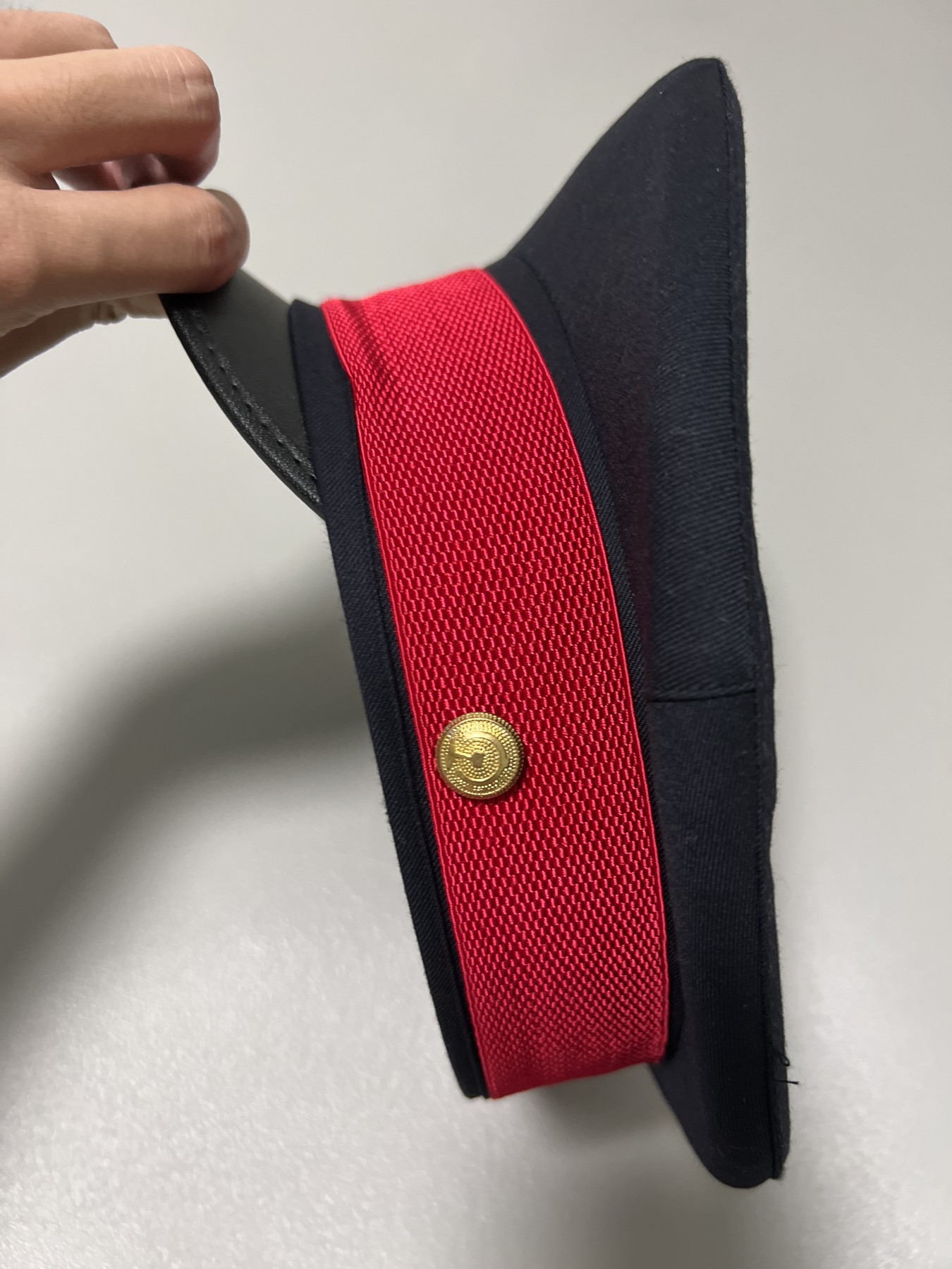 第一次麦稀奇拍卖 废旧铁路大檐帽