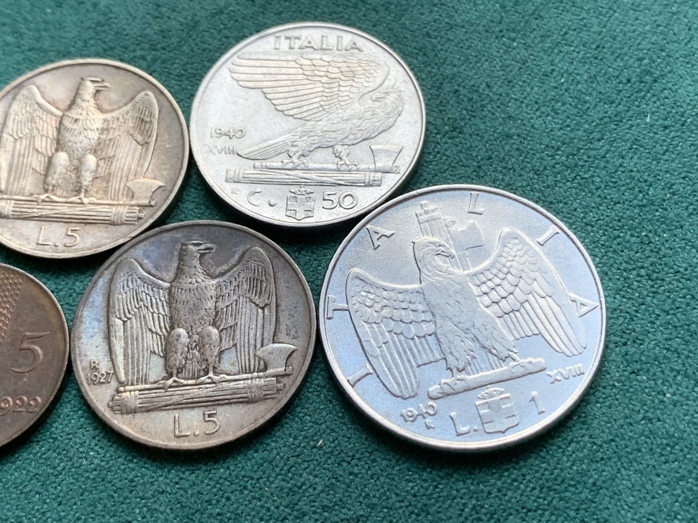 《竞宝斋》第180场-周日，周一2场 (全场包邮) 意大利钱币一组，含1927年5里拉835高银币两枚+1922年5分+1940里拉+1940年50分，高品相，原始状态老包浆，传世味道一流